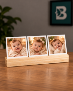 Porta-Retrato Personalizado com 3 Fotos e Base de Madeira